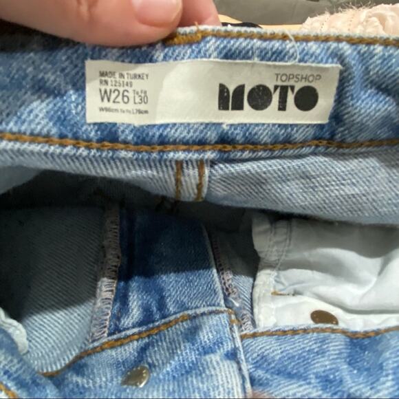 Topshop MOTO Panelled Step Hem High Rise Jeans Size 26 Light Wash Denim - Picture 7 of 9